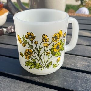 Collectable Vintage 70’s GLASBAKE Buttercup Flower Milk Glass Coffee Mug